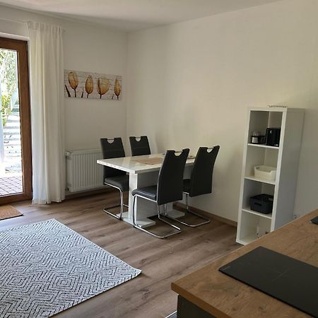 Ruhige Ferienwohnung Mit Terrasse Fuer 2 Personen 포헨슈트라우스 외부 사진