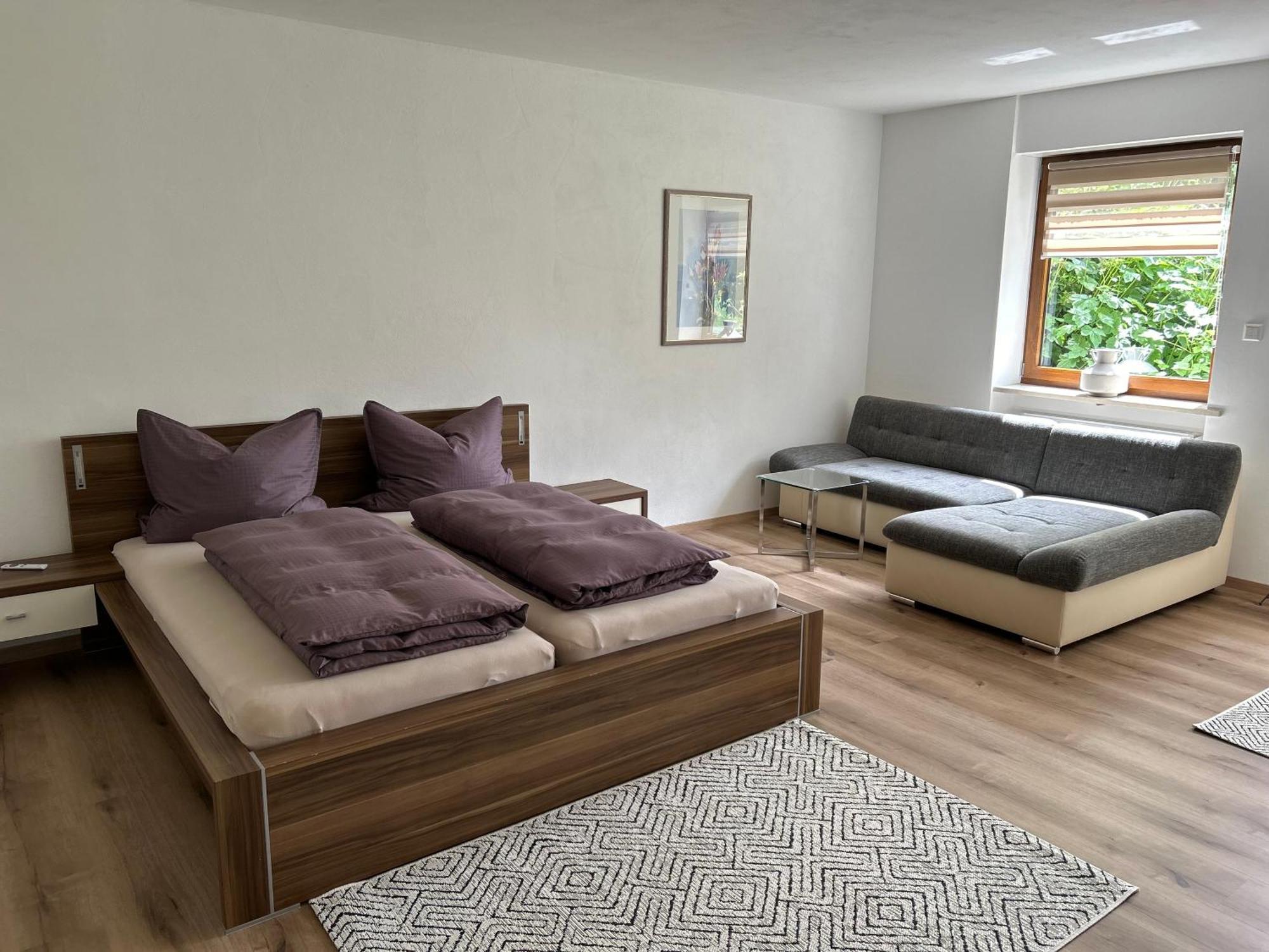 Ruhige Ferienwohnung Mit Terrasse Fuer 2 Personen 포헨슈트라우스 외부 사진
