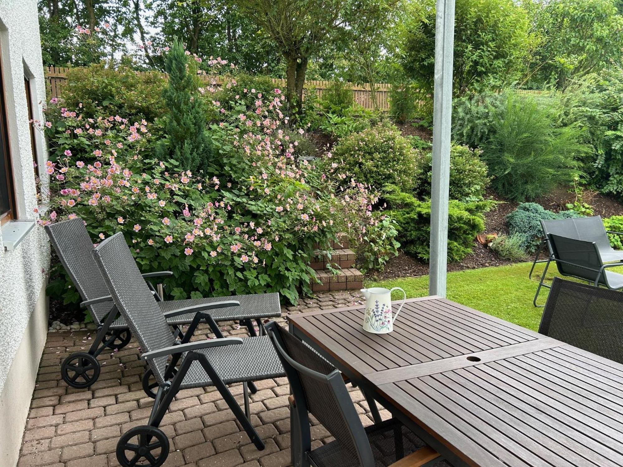 Ruhige Ferienwohnung Mit Terrasse Fuer 2 Personen 포헨슈트라우스 외부 사진